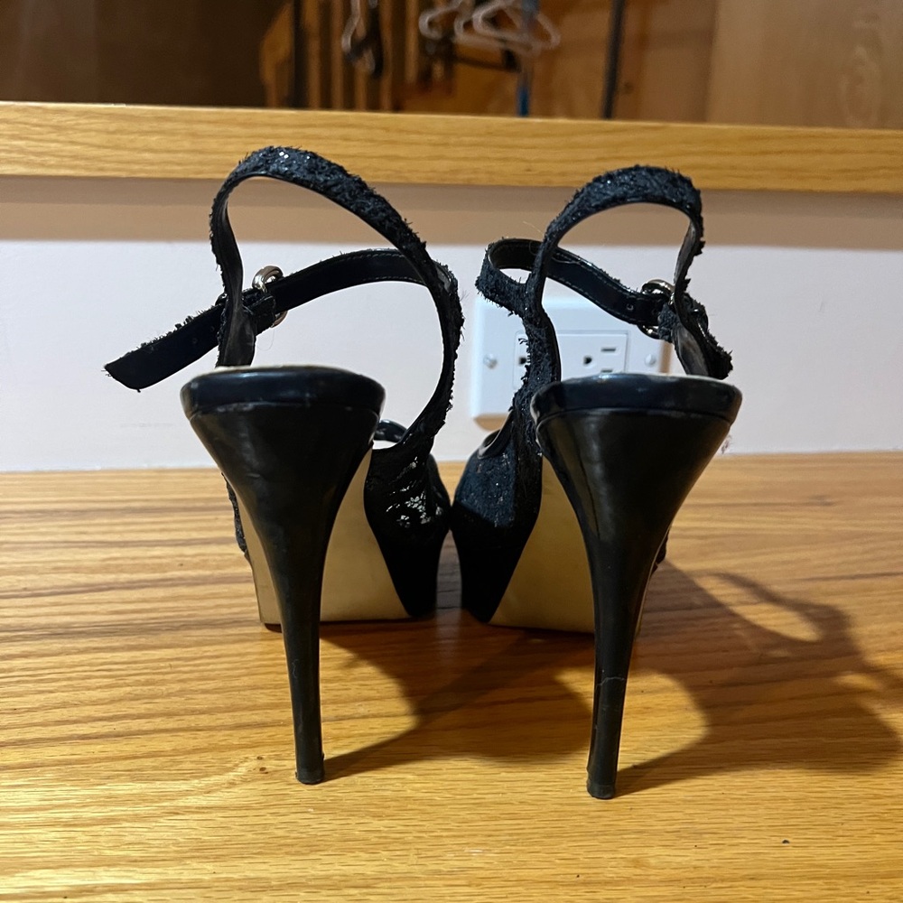 Black Lace Peep Toe Heels GUESS - Picture 5 of 6